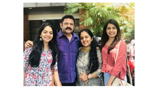 ഒരു മുറിയിലാണ് ഉറങ്ങുന്നത്