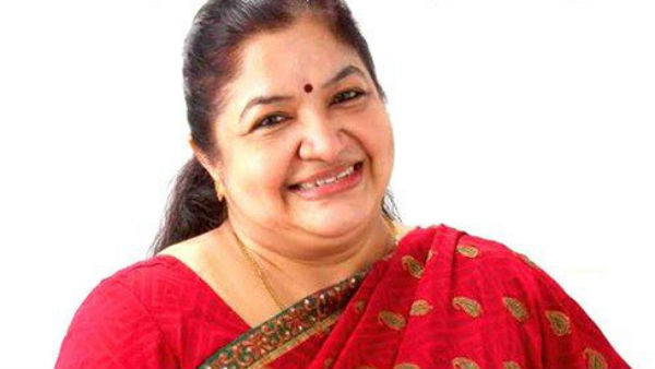 വലിയ വാതിലുകൾ തുറന്ന്  ഇറങ്ങി