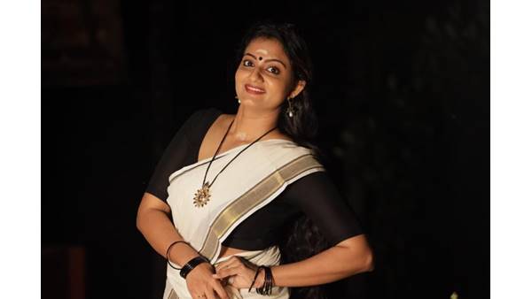 സിനിമയുടെ ഗ്ലാമര്‍ ഒരിക്കലും പ്രിയങ്കയെ തൊട്ടതായി കണ്ടിട്ടില്ല. ഓഫ്ബീറ്റ് സിനിമകളിലാണ് അധികവും കാണാറുള്ളത്. ചെയ്ത കഥാപാത്രത്തെ കുറിച്ച് പറയുമ്പോള്‍...