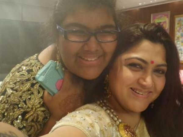 കൈയ്യടിച്ച് ആരാധകര്‍