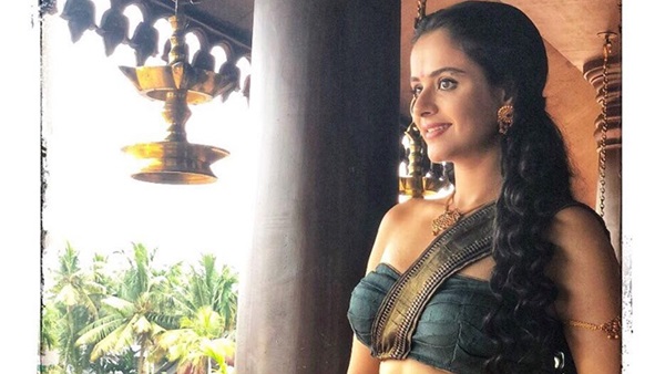 മാസ് ലുക്കുകളില്‍