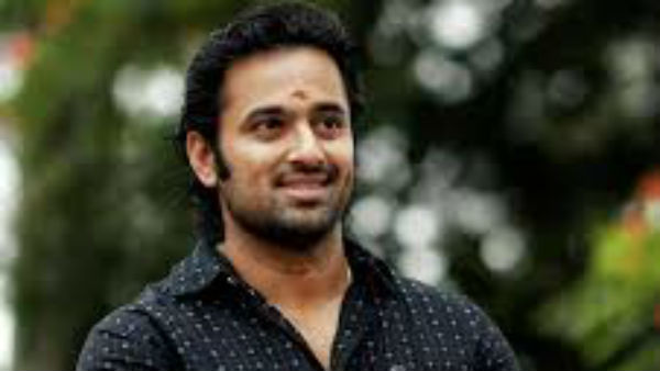 ആയാം ഉണ്ണി മുകുന്ദൻ