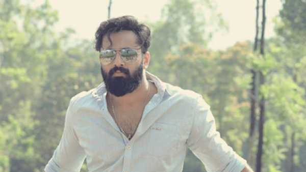 വ്യാജ അക്കൗണ്ടുകൾ