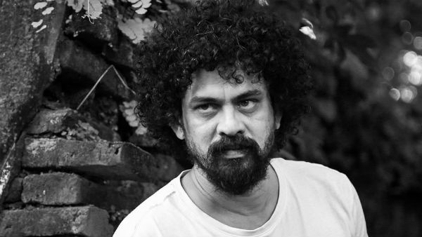  മീശയും താടിയും  നീട്ടി