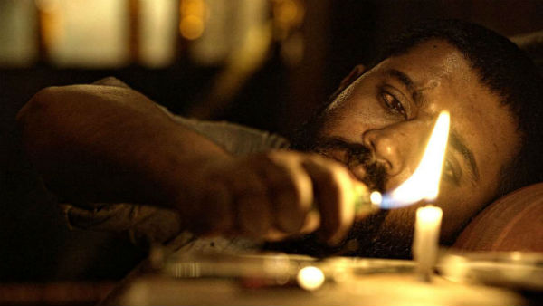  കടലു പോലെ തിരയടിക്കുന്ന ചുവന്ന യാഥാർഥ്യങ്ങൾ