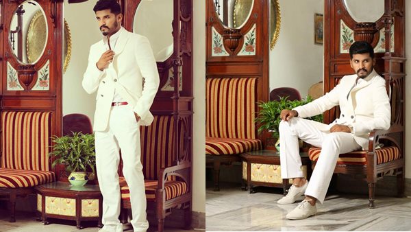 ആര് പാടണം