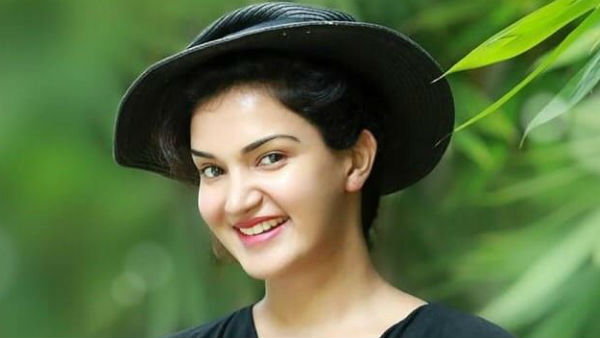     ആരോടും അഭിപ്രായം  ചോദിക്കാറില്ല