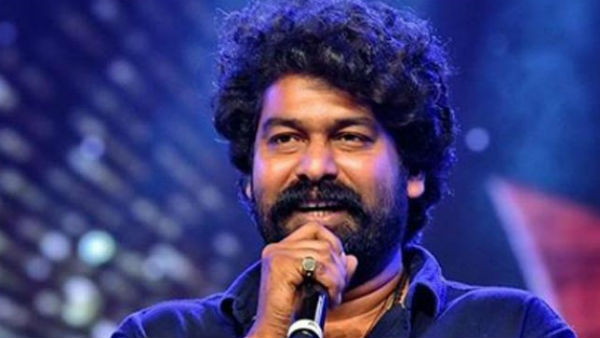 പുരസ്കാരം ഏറ്റുവാങ്ങി