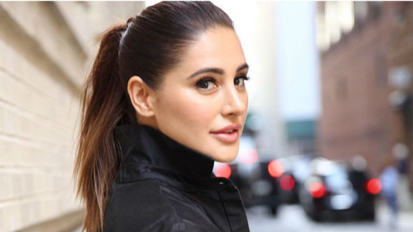 ക്യാമറയ്ക്ക്  മുന്നിലെ നഗ്നത