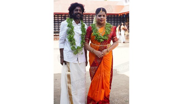  സ്‌നേഹയും ശ്രീകുമാറും വിവാഹിതരായി 