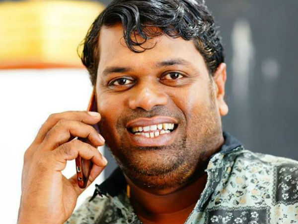  ജനല്‍ വഴി നോക്കിയിരിക്കും