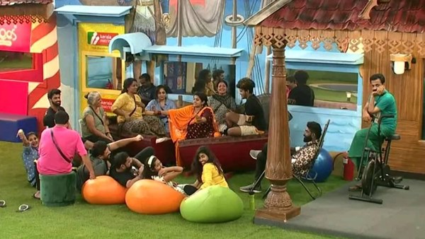 പിറ്റേന്ന് ഉച്ച കഴിഞ്ഞ്