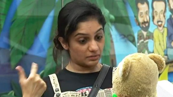   ആര്യയ്ക്ക്  പണി കിട്ടും