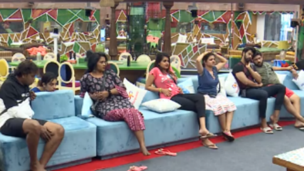 പ്രദീപുമായി വ്യാജപ്രണയം