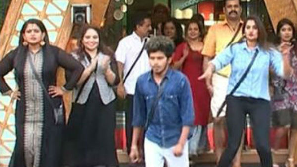  ബൈക്കില്‍ മാസ് എന്‍ട്രി