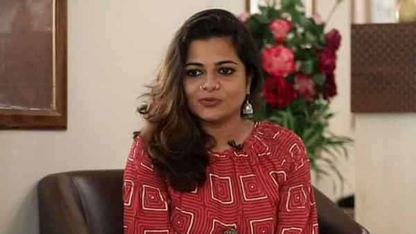     മതം  വിട്ട് പെണ്ണ്