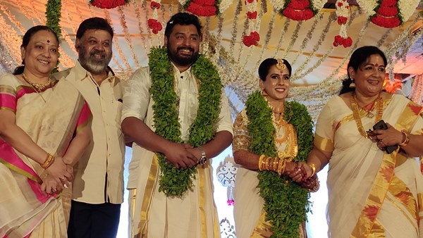  കൃഷ് ജെ സത്താര്‍ വിവാഹിതനായി 