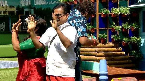  മൂന്ന് ടീം