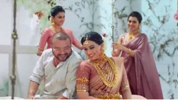 അച്ഛനൊപ്പം അഭിനയിച്ച് മാളവിക