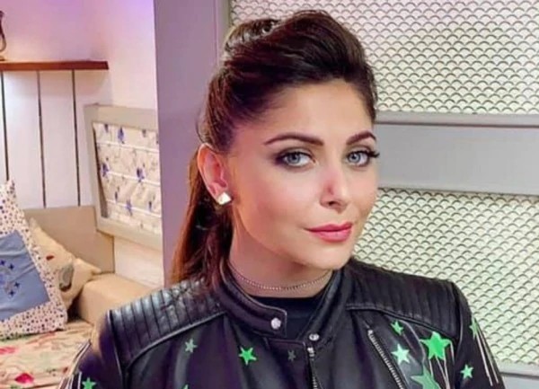   കുറ്റവാളികളെ  പോലെ  പെരുമാറുന്നു