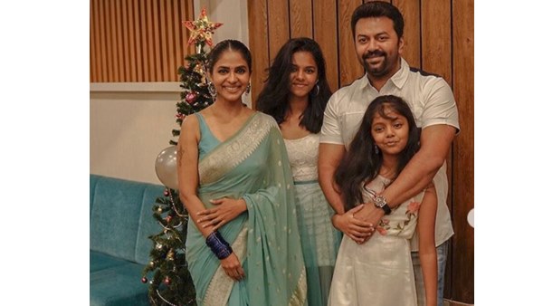 തല മൊട്ടയടിച്ച് മക്കളായ പ്രാര്‍ത്ഥനയ്ക്കും