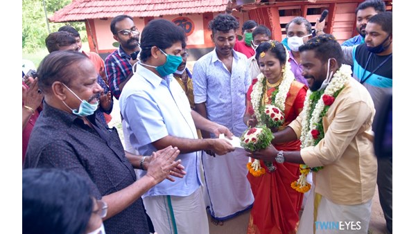 ആശംസകളുമായി താരങ്ങളും