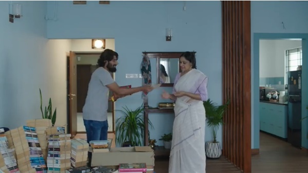 ശോഭന ഉള്‍പ്പെടുന്ന ഒരു രംഗം 