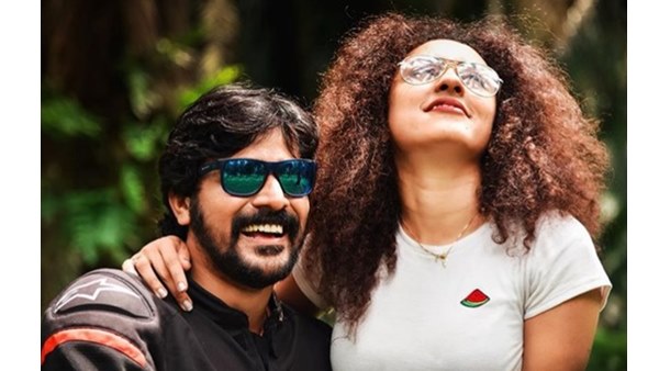പിന്നാലെ 