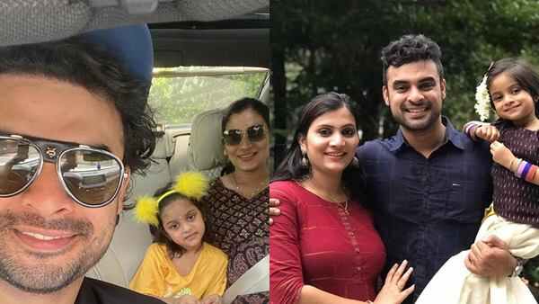 രണ്ടടി മാറി നിക്ക്