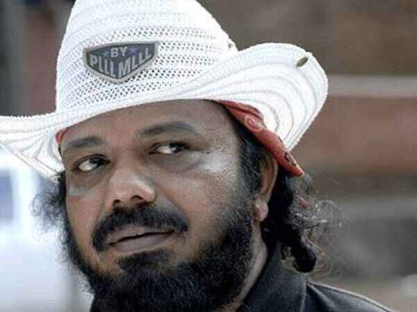 ഒറ്റക്ക് പോവണം