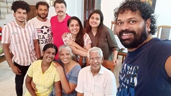 ഒത്തുകൂടലിന്റെ ചിത്രം പങ്കുവെച്ച