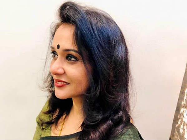 പാഞ്ഞാണ് അവള്‍ടെ വരവ്