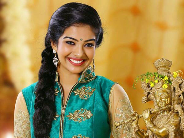 ഒന്നുകില് വേലക്കാരി