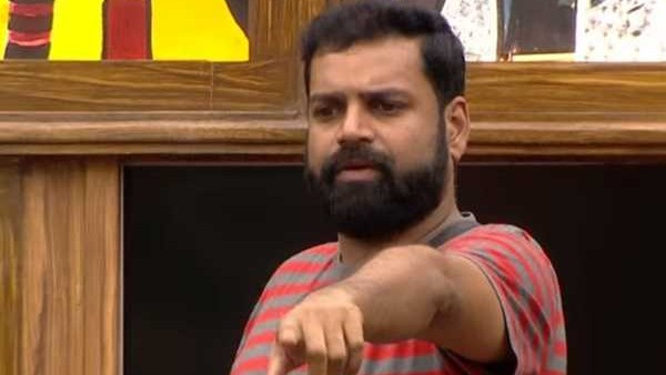 വധുവിനെ കുറിച്ച് പ്രദീപ് 
