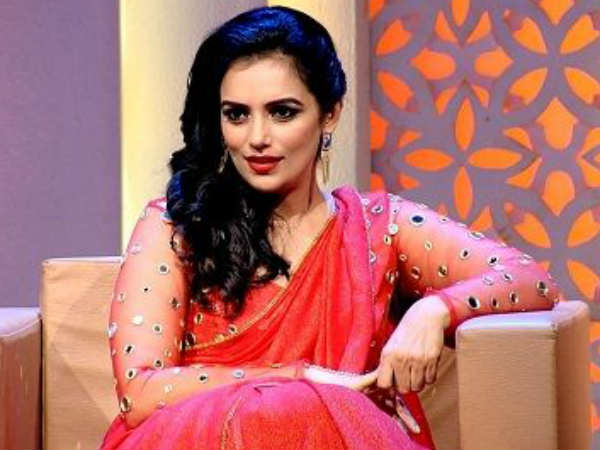 റിയല് ശ്വേത മേനോന്