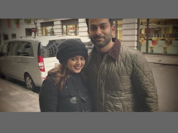 സോഷ്യല്‍ മീഡിയയില്‍ സജീവം