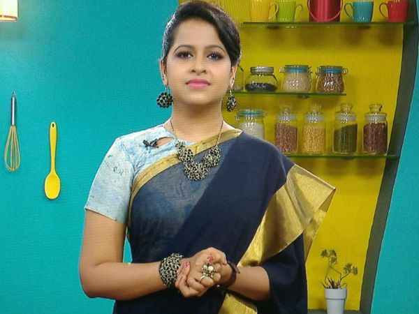 ഷോട്‌സ് ധരിച്ച