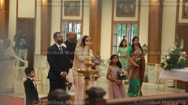 നടി മിയ ജോര്‍ജ് വിവാഹിതയായി