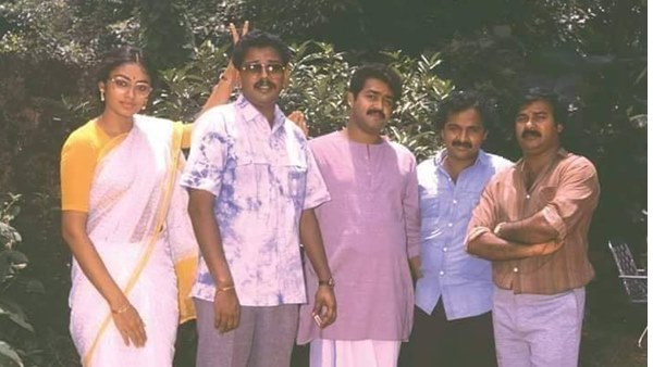 വെള്ളാനകളുടെ നാട് പിറന്നിട്ട് 32 വര്ഷം