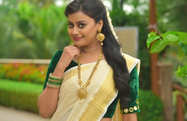 എന്തോ പ്രശ്നമുണ്ട്