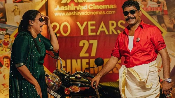 സ്ഫടികം ലോറിയില്‍