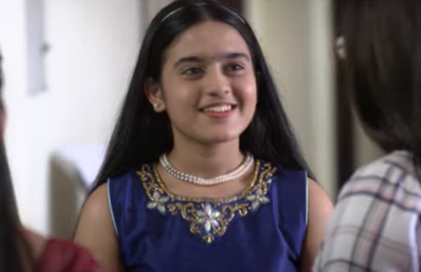 അമ്പരപ്പോടെ നില്‍ക്കുന്ന സുമിത്ര