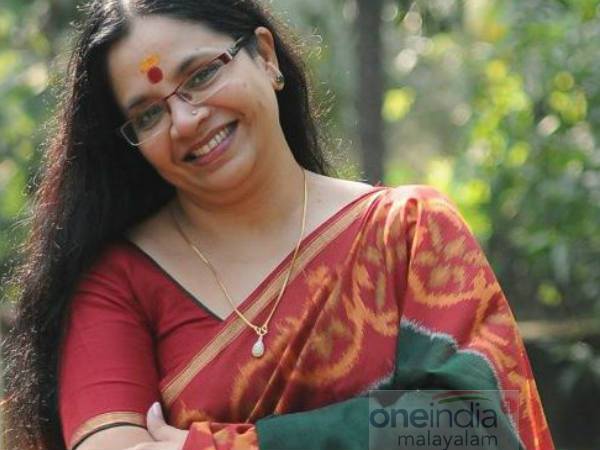 അമ്മയ്ക്കൊപ്പം  ആശുപത്രിയിൽ