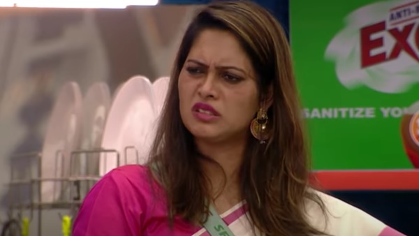 മജ്‌സിയ ബാത്ത്‌റൂമിലെത്തി സജ്‌നയ്ക്കായി