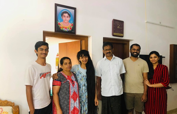 ഒന്ന് കെട്ടിപ്പിടിച്ചോട്ടെ