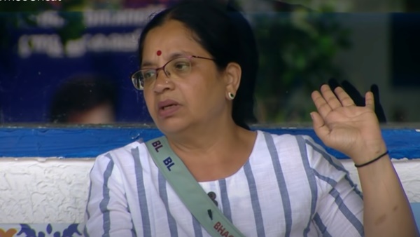പിന്നില്‍ കത്തിയുമായി