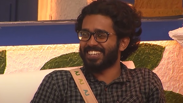 അക്ഷരങ്ങള്‍ തൊട്ട് കാണിച്ച്