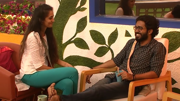 ആദ്യം നോക്കുന്നത് നിന്നെ