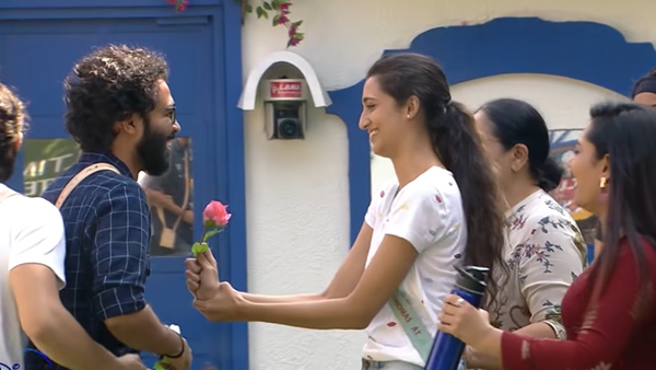  അഡോണിയ്ക്ക് ഉമ്മ കൊടുത്തതല്ലെന്ന് ഏഞ്ചല്‍ 