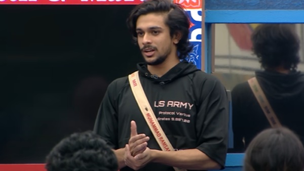 കോമാളിയാക്കുന്നു